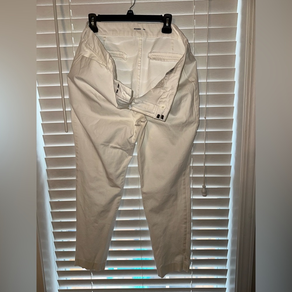 Old Navy White pixie pants